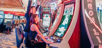 Platform mole4d menampilkan berbagai opsi permainan casino digital interaktif