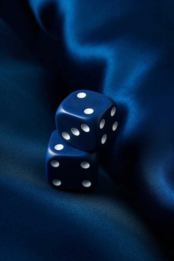 Pemain mengamati pertandingan sepak bola langsung dalam platform mole4d